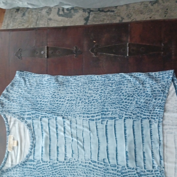MICHAEL KORS SLEEVELESS ANIMAL PRINT BLUE WHITE 💙 TOP, SIZE MEDIUM - Picture 3 of 8